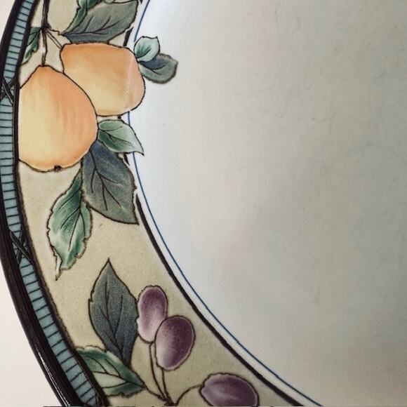Mikasa Garden Harvest 5 Dinner Plates Intaglio, Fruit & Leaves On Rim, Cream VTG - Picture 9 of 11